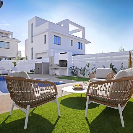 Elizabeth - Pernera Center Paralimni