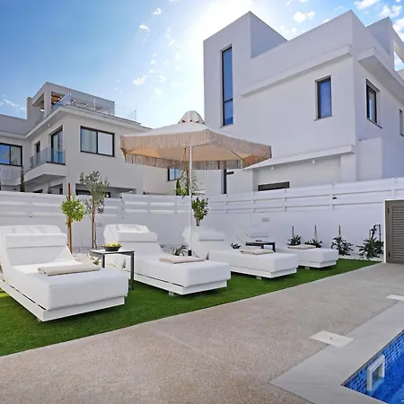 Elizabeth - Pernera Center * Paralimni