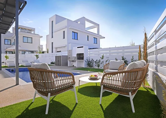 Elizabeth - Pernera Center Paralimni