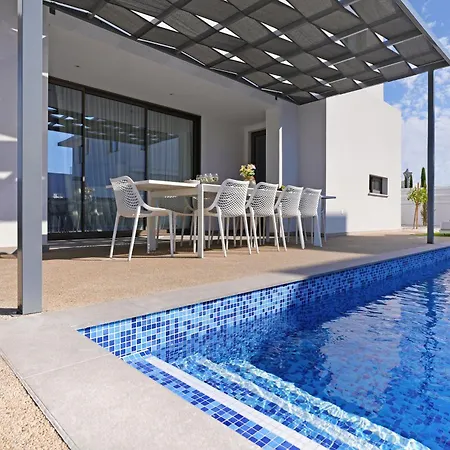 Elizabeth - Pernera Center * Paralimni