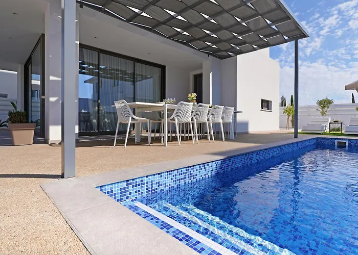 Elizabeth - Pernera Center * Paralimni