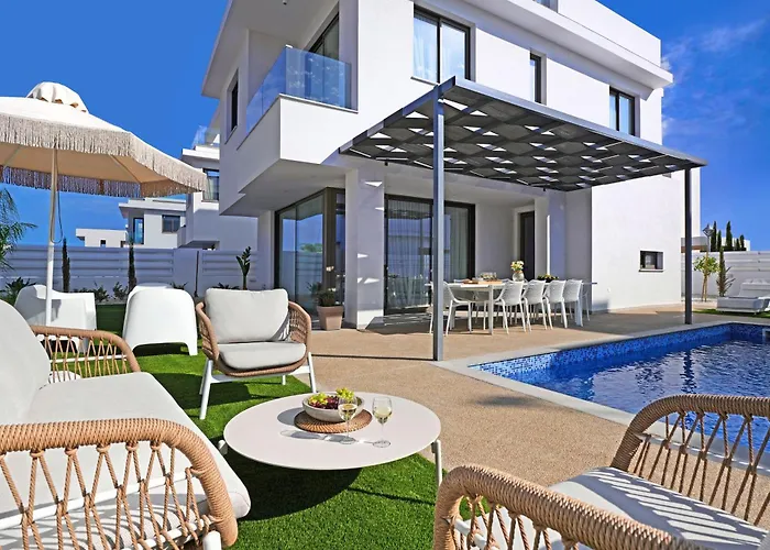 Elizabeth - Pernera Center *