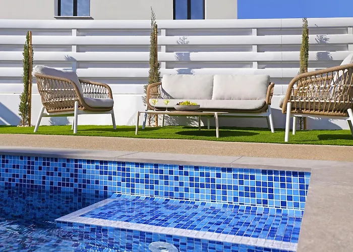 Elizabeth - Pernera Center * Paralimni