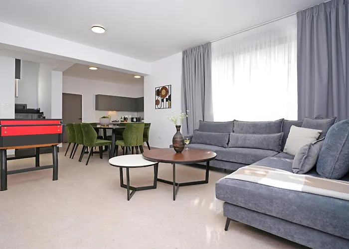 Elizabeth - Pernera Center