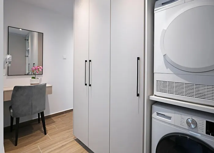 Elizabeth - Pernera Center *