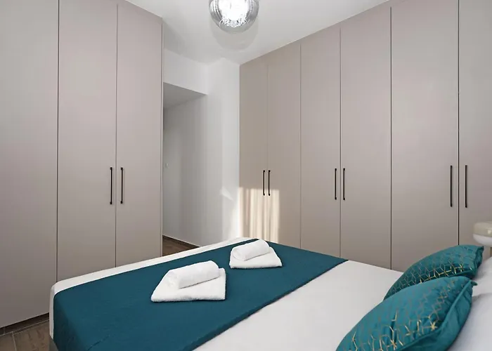 Elizabeth - Pernera Center