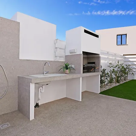 Elizabeth - Pernera Center * Paralimni