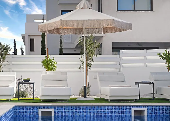 Elizabeth - Pernera Center