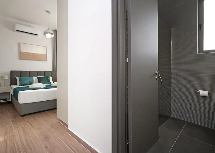 Elizabeth - Pernera Center * Paralimni