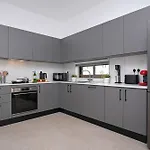 Elizabeth - Pernera Center * Παραλίμνι